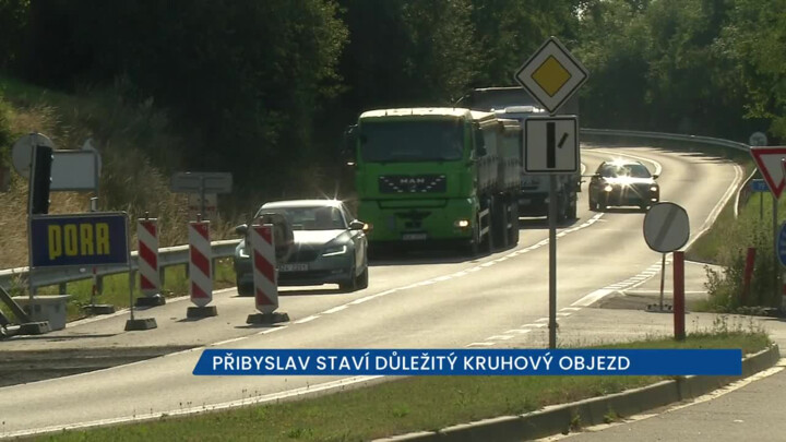 V Přibyslavi vzniká důležitý kruhový objezd, stavba běží za provozu