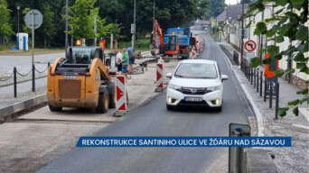 Rekonstrukce Santiniho ulice ve Žďáru nad Sázavou, motoristé musí strpět nepříjemné omezení
