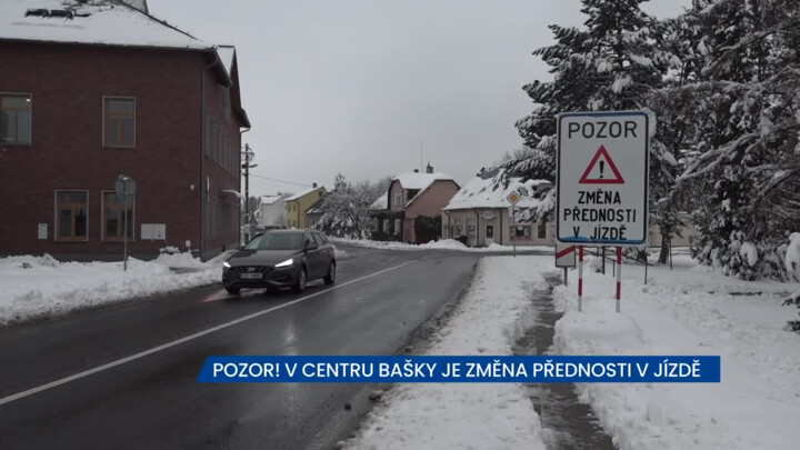 Pozor! V centru Bašky je změna přednosti v jízdě