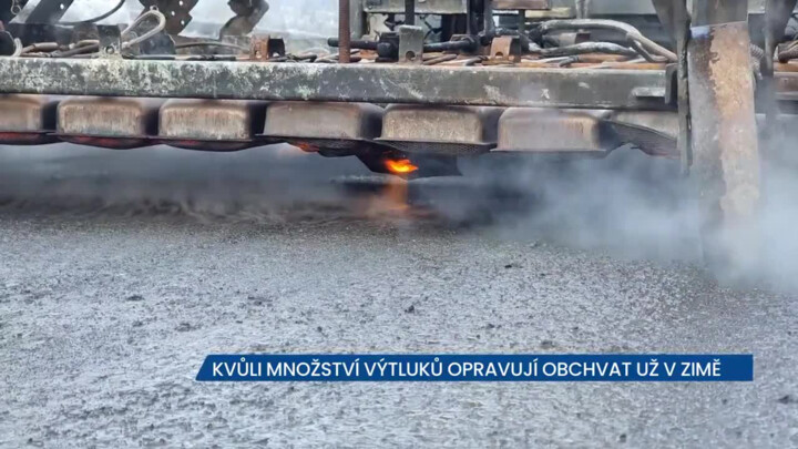 Kvůli množství výtluků musí obchvat Jablunkova opravit už v zimě