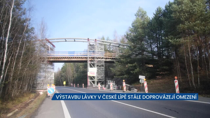 Výstavbu lávky v České Lípě stále doprovázejí dopravní omezení
