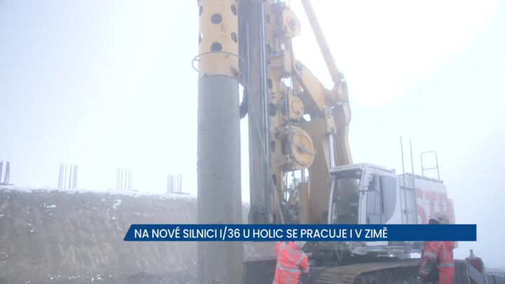 Na nové silnici I/36 u Holic ŘSD pracuje i v zimě