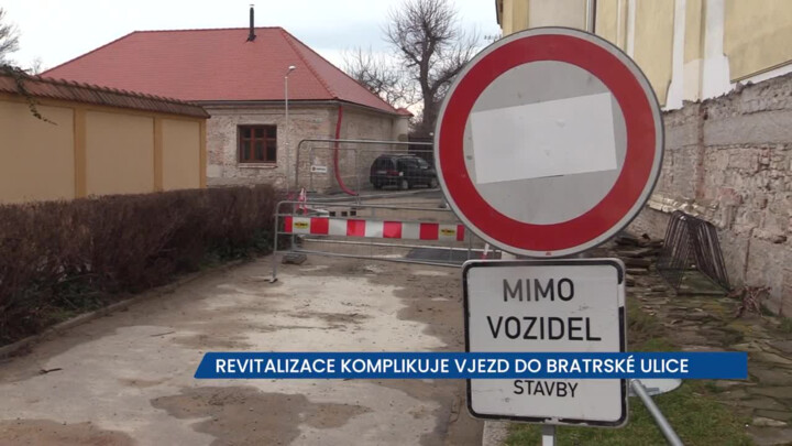Revitalizace komplikuje vjezd do Bratrské ulice ve Strážnici