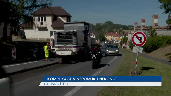 Komplikace v Nepomuku nekončí, na místě jsou semafory a vznikají kolony