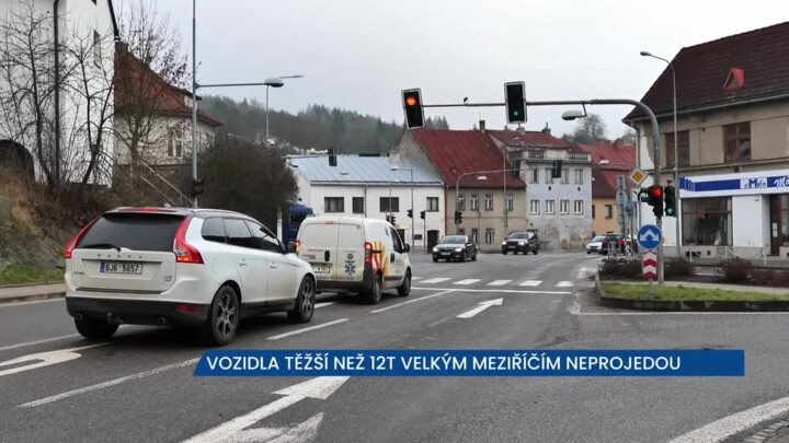 Ve Velkém Meziříčí platí zákaz průjezdy nákladní dopravy těžší než 12 tun