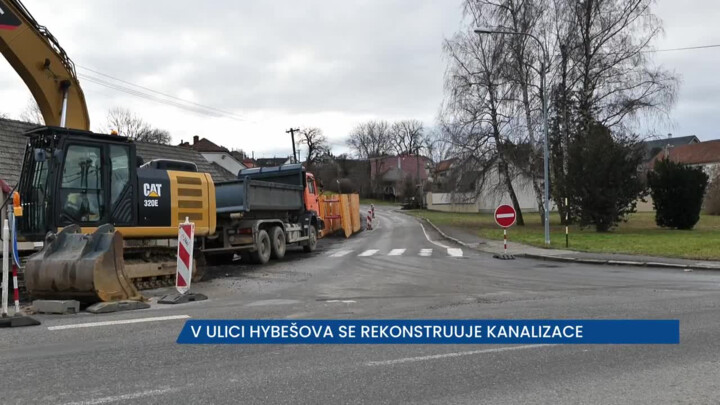 Ve Velké Bíteši probíhá rekonstrukce kanalizace, řidiči místo musí objíždět