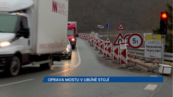 Oprava mostu v Liblíně stojí, pro těžká vozidla je uzavřený, místní paradoxně situaci vítají