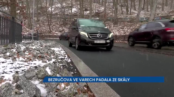 Bezručova ve Varech padala ze skály, rekonstrukce bude hotová v květnu