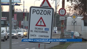 Řidiči nerespektují uzavírku v Pasteurově ulici v Olomouci, hrozí jim pokuty