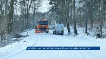 Žďár nad Sázavou a okolí zasypal sníh, řidiči by si měli na cestách dát pozor