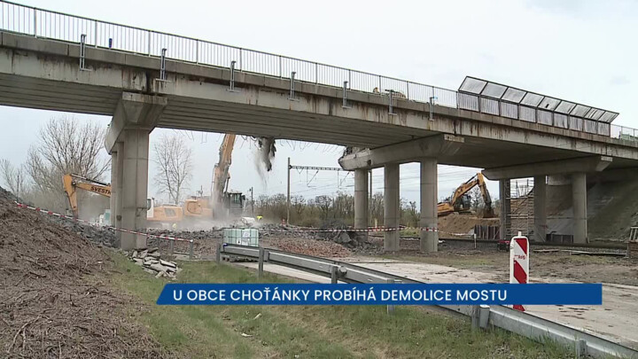 U obce Choťánky probíhá demolice mostu