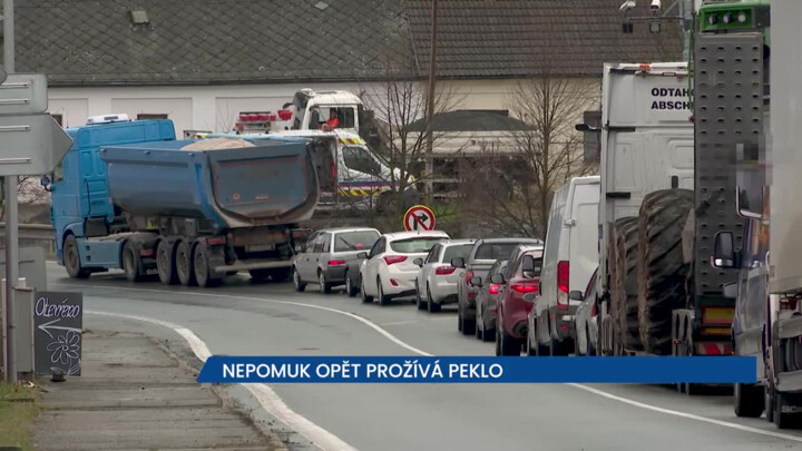 Nepomuk opět prožívá peklo, oprava průtahu obcí dává řidičům zabrat