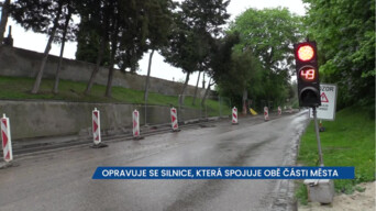 Opravuje se silnice, která spojuje obě části města Morkovice-Slížany