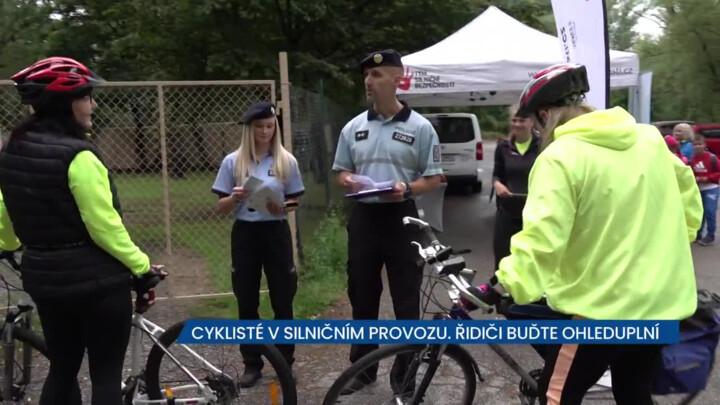 Cyklisté v silničním provozu. Řidiči, buďte ohleduplní
