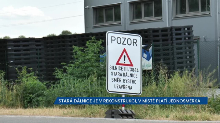 Silnice III/3844 mezi Veselkou a Žebětínem je do konce prázdnin jednosměrná