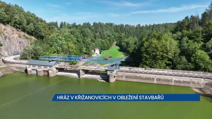 Hráz v Křižanovicích je v obležení stavbařů, silnice na ní je uzavřená