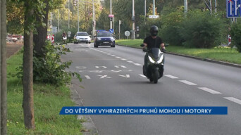 Do většiny vyhrazených pruhů v Praze mohou nově i řidiči motocyklů