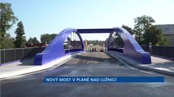 Skončila uzavírka v Plané nad Lužnicí, nový most opět spojuje oba břehy Lužnice