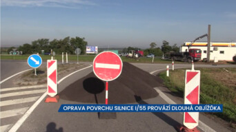 Opravu silnice I/55 mezi Ostrožskou Novou Vsí a Uherským Ostrohem provází dlouhá objížďka