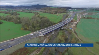 Stavba obchvatu Bludova na Šumpersku se blíží do finále, proběhla i zkouška mostu