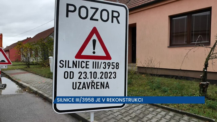 Ve Velkých Popovicích probíhá rekonstrukce vozovky a výstavba dešťové kanalizace, III/3958 je neprůjezdná
