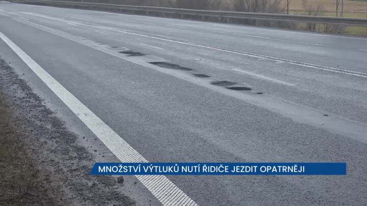 Množství výtluků nutí řidiče jezdit opatrněji, rizikové úseky jsou označeny, ŘSD je brzy opraví