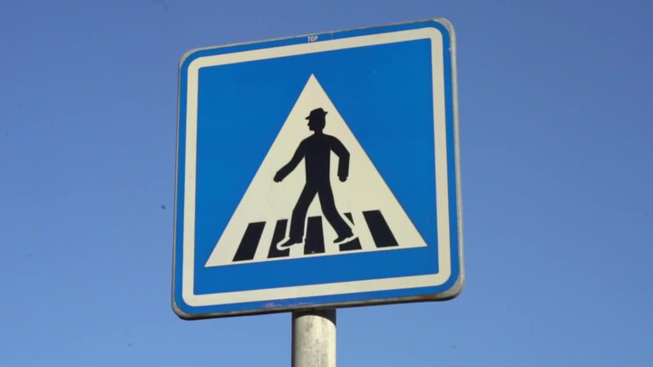 Místo, kde se potkávají světy řidičů a chodců: přechody pro chodce. Chce to vzájemný respekt