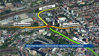 Opravu okružní křižovatky v centru Hodonína provází dopravní omezení