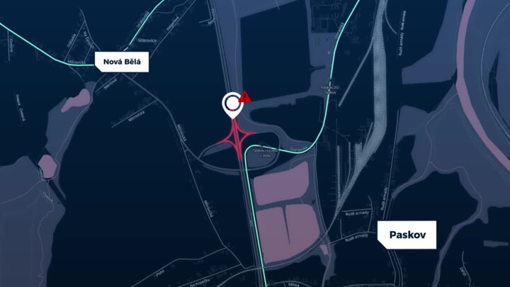 Na D56 u Paskova se často stávají nehody, co na místo říká odborník?