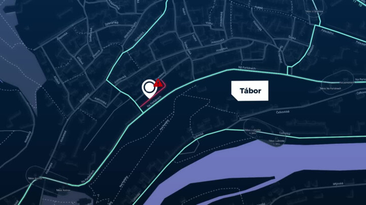 Na parkovišti nedaleko centra Tábora řidiči často bourají, někteří od nehod ujíždějí