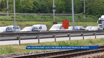 Na Ostravské ulici v Brně je provoz sveden do jednoho jízdního pruhu