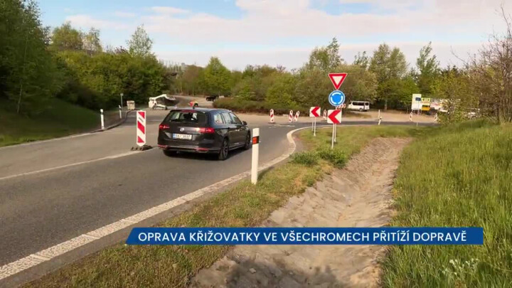 Opravy ve Všechromech komplikují dopravu, práce probíhají na trojici křižovatek