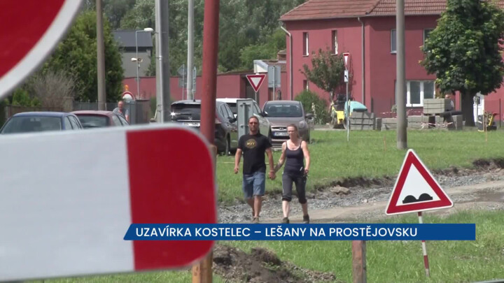 Rozbitá silnice mezi Kostelcem a obcí Lešany je uzavřená a opravuje se, na místě uzavírka