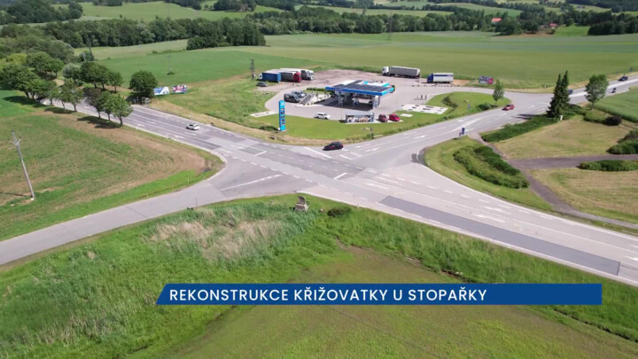 Z nebezpečné křižovatky U Stopařky u Vitějovic na Prachaticku bude kruhový objezd, řidiče čeká částečná uzavírka.