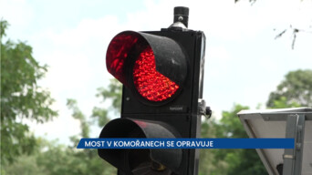 Most v Komořanech se opravuje, hotovo by mělo být v říjnu, dopravu řídí semafor