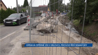 V Bílovci opravují opěrnou zeď, na místě je kyvadlová doprava řízená semafory