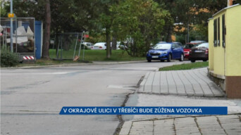 Okrajovou ulici v Třebíčí čekají v říjnu dopravní omezení, v místě se budou pohybovat pracovníci stavby