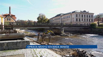 Na mostě Edvarda Beneše v Českém Krumlově začaly rozsáhlé opravy, řidiči musí počítat s kompletní uzavírkou