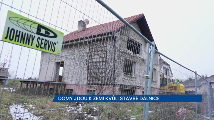 Ve Všestarech u Hradce Králové začala demolice domů kvůli výstavbě dálnice D35