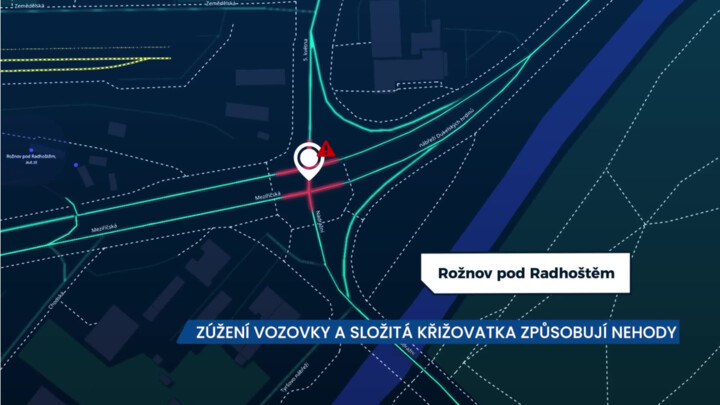 Zúžení vozovky a složitá křižovatka v Rožnově pod Radhoštěm způsobují nehody