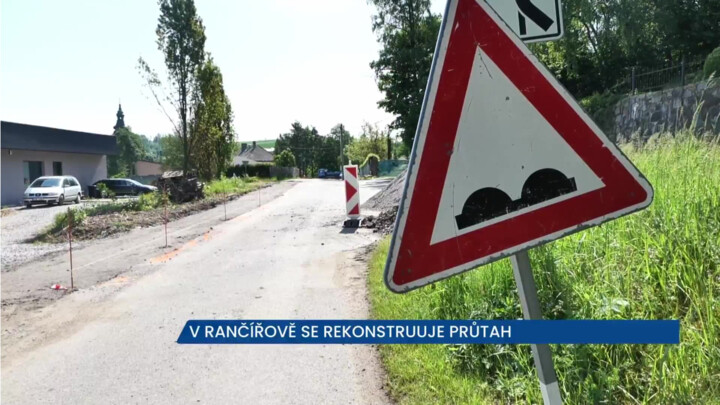 Silnice v Rančířově je neprůjezdná, silničáři opravují vozovku