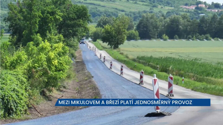 Mezi Mikulovem a Březí platí jednosměrný provoz, v opačném směru musí řidiči na objížďku