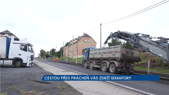 Na průjezdu Práchní řidiče zdrží semafory, ŘSD tam opravuje vozovku