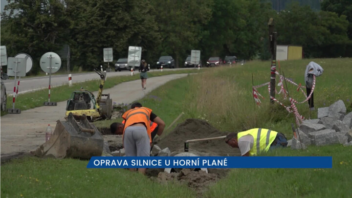 Silnice I/39 mezi Černou v Pošumaví a Horní Planou se bude opravovat až do října, řidiči musí počítat se zdržením