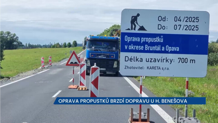 Oprava propustků pod silnicí brzdí dopravu u Horního Benešova