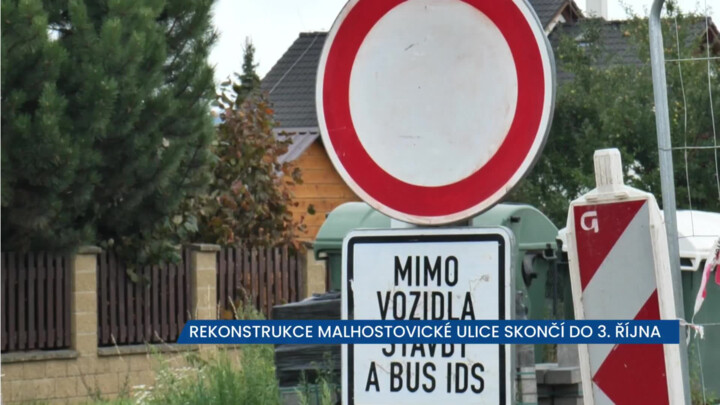 Malhostovická ulice v Drásově je od března v rekonstrukci, od října se však řidičům uleví