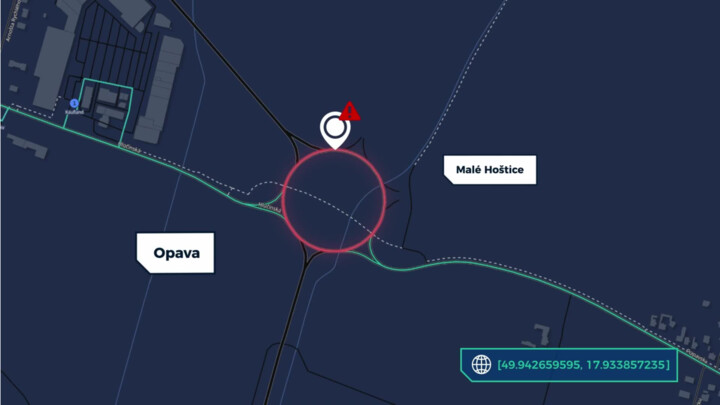 V Opavě řidiči často bourají na nájezdech na okružní křižovatku u obchodní zóny