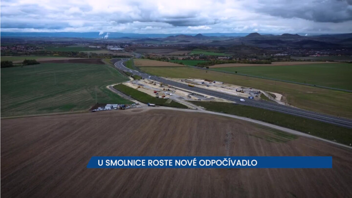 Na dálnici D7 u obce Smolnice roste nové odpočívadlo pro řidiče
