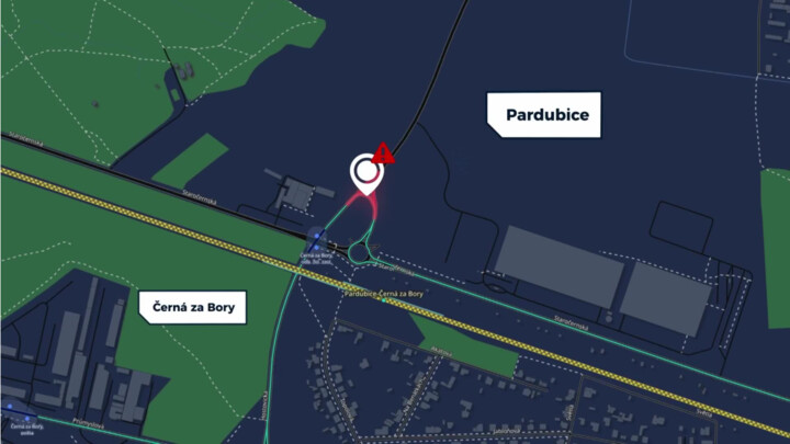 Křižovatka v Černé za Bory mate řidiče psychologickou předností, pomůže stavba kruhového objezdu