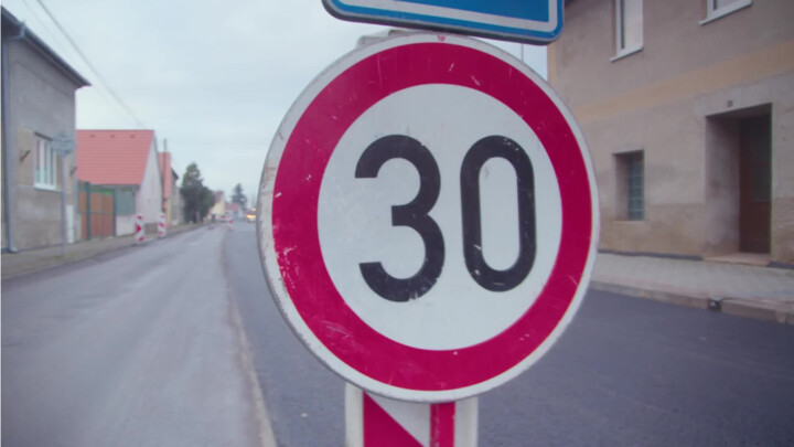 Novými Dvory u Litoměřic projedete bez omezení, přesto je zde nutná opatrnost